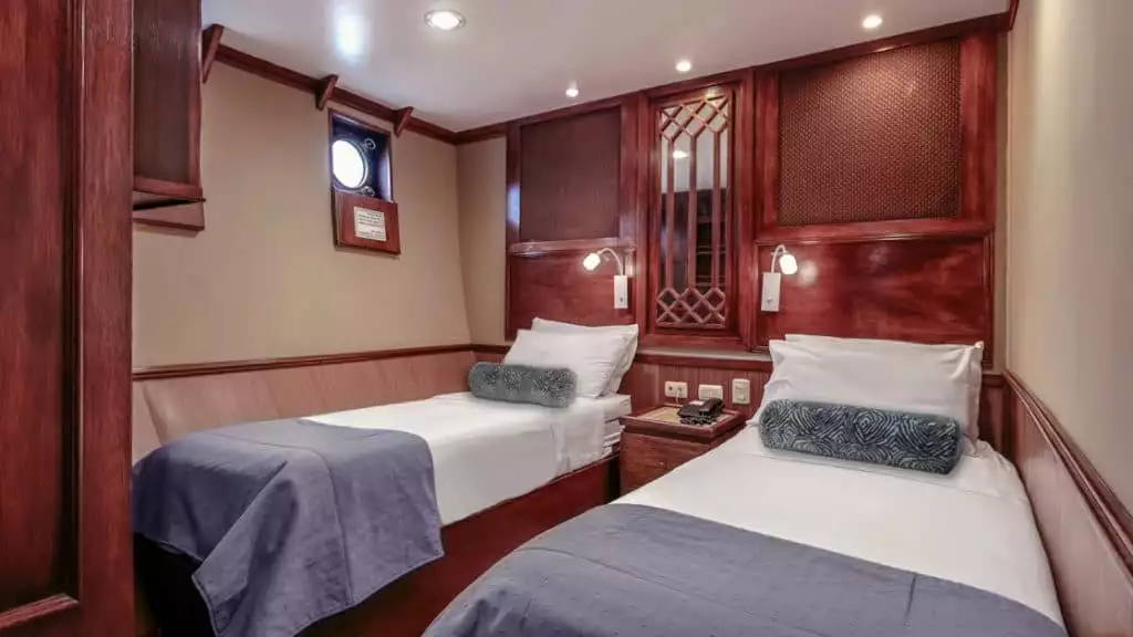 Deluxe Stateroom C3 with twin beds aboard Grace