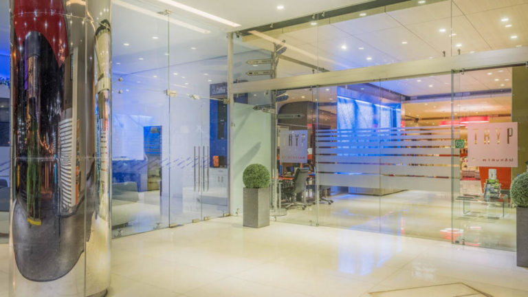 Glass doors along the entryway to the Hotel Tryp by Wyndham Panama Centro