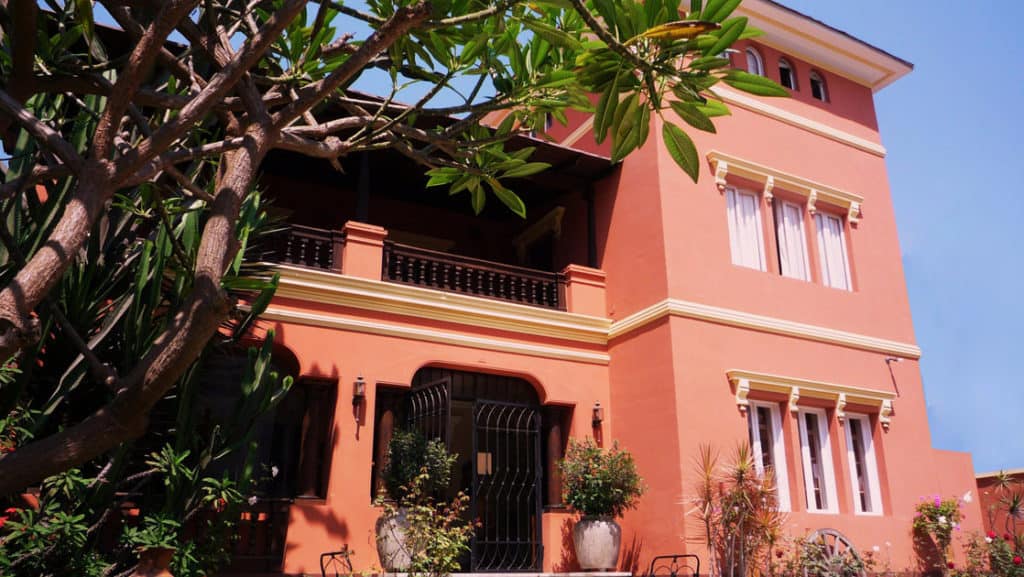 Pink exterior of Hotel Antigua Miraflores in Peru