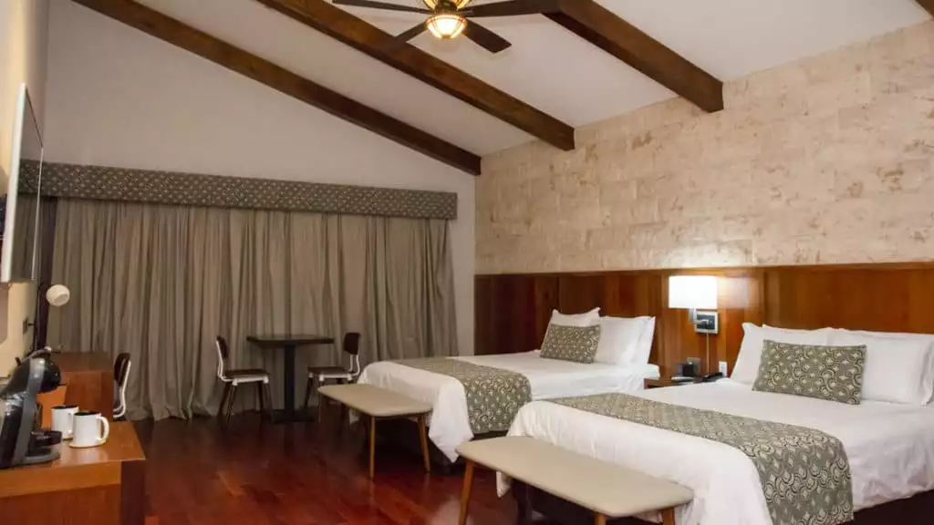 Guest Room 6 with twin beds at Los Brezos



