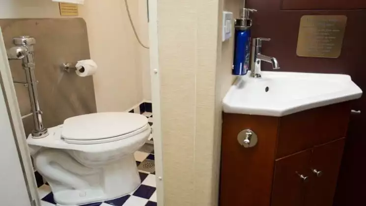 Safari Voyager Trailblazer Stateroom bathroom