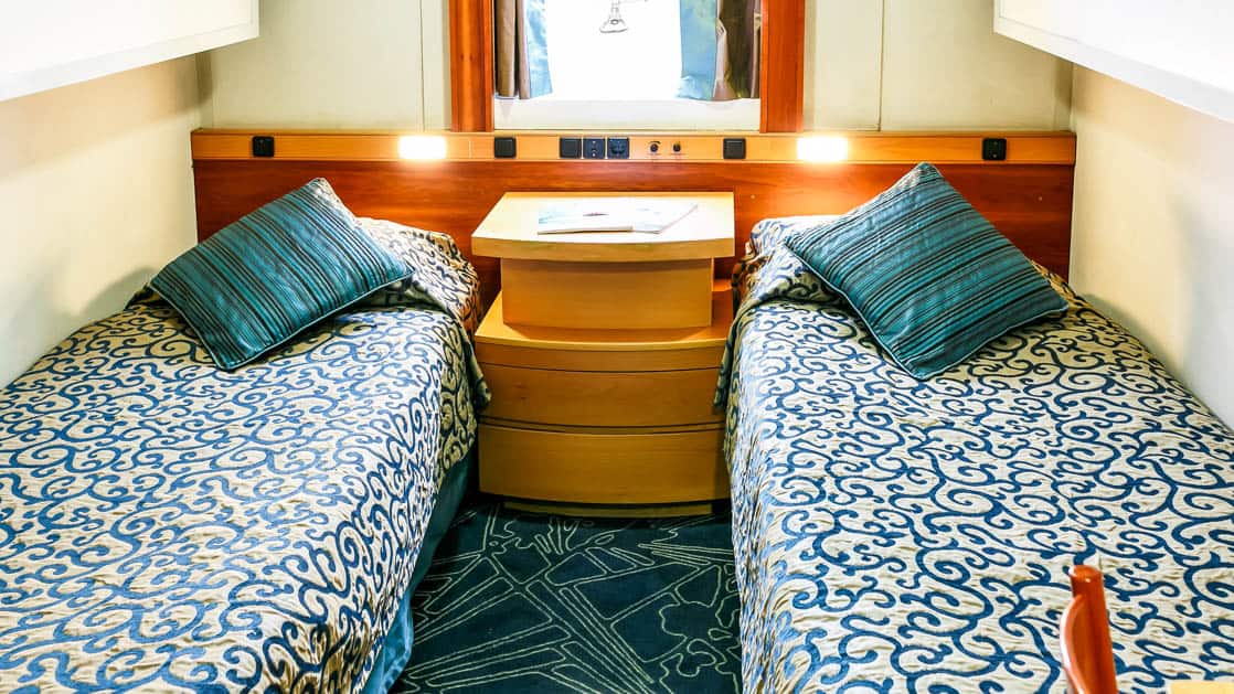 ocean endeavour ship twin cabin with two beds and a porthole