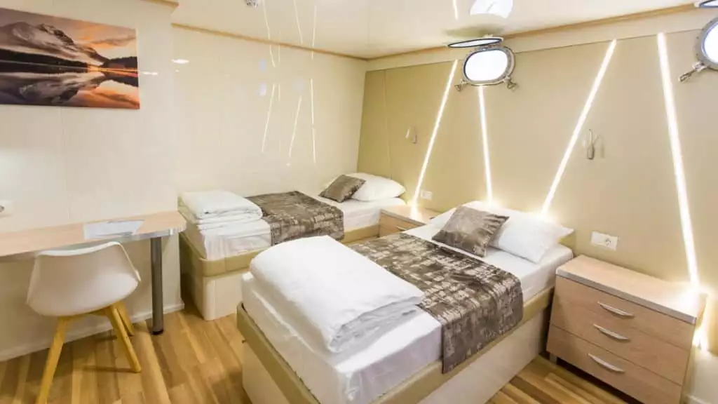 Lower Deck cabin with twin beds aboard Maritimo