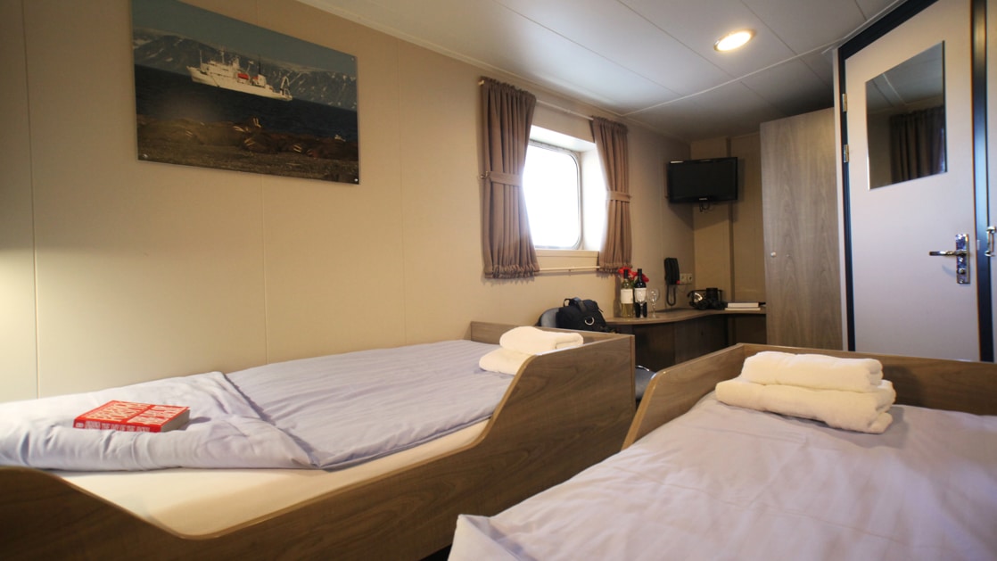 Cabin with 2 beds aboard Plancius Polar small ship
