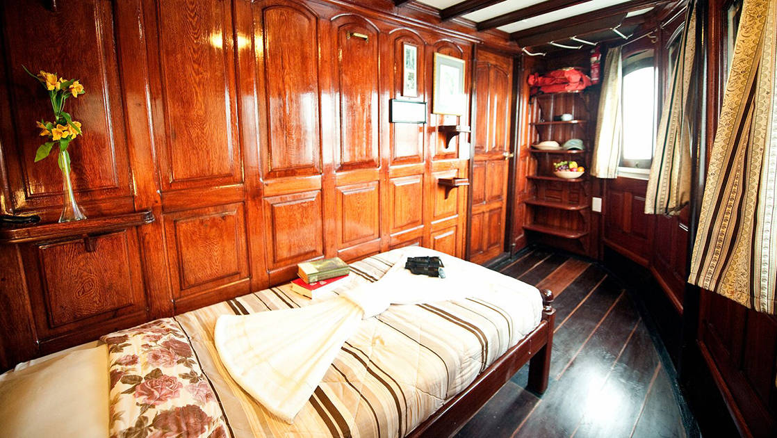 Blue Category Cabin 1 with bunk beds aboard Tucano.