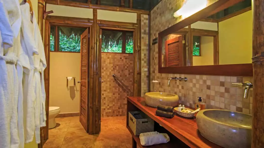 La Selva EcoLodge Superior Suite Bathroom

