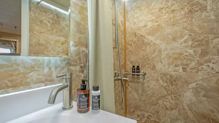 Category B cabin bathroom aboard Galileo