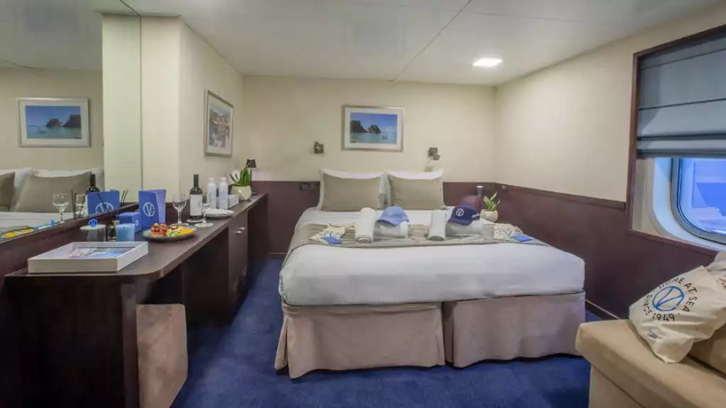 Category P cabin with double bed aboard Harmony V