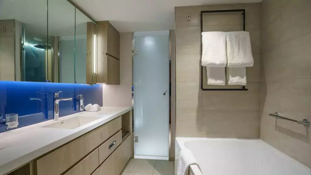 Penthouse Suite bathroom aboard Ultramarine