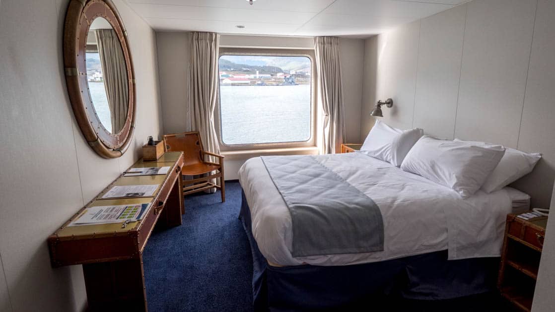 Category A cabin with double bed aboard Ventus Australis