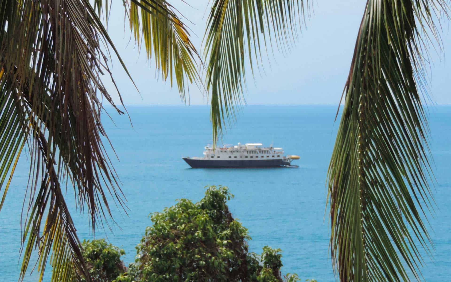 cruise ship goes to costa rica