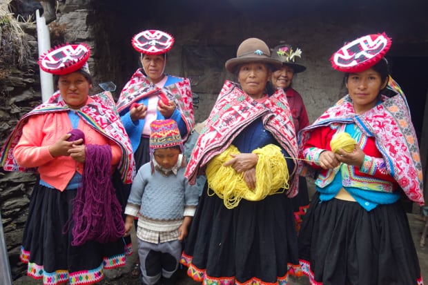 What do people wear in Peru?