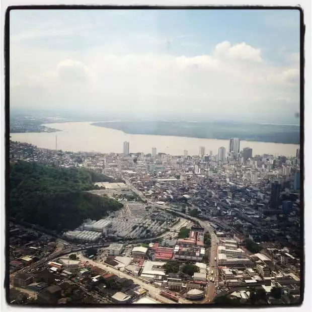 Airplane view of the city of Guayquil.