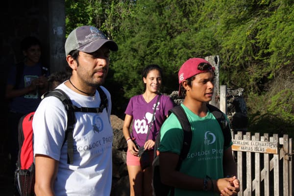 Volunteer students giving a tour of the Charles Darwin Research Center.