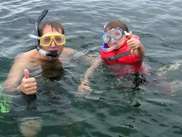 2 travelers snorkeling in the ocean in Panama.