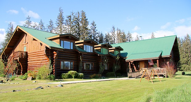 Bear track inn wilderness lodge in Gustavas ALaska.