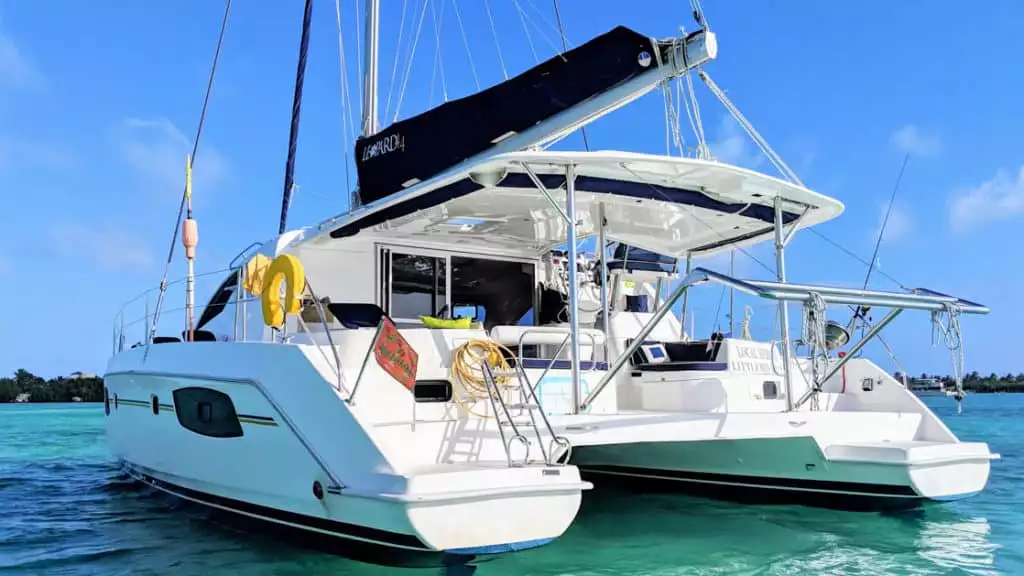chartering a sailboat in belize