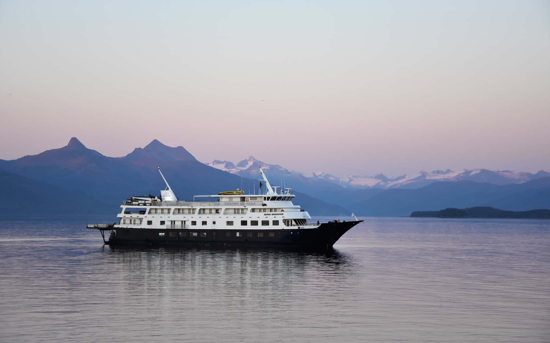 Best Alaska Luxury Cruises Safari Endeavour Uncruise Small Ship Featured 