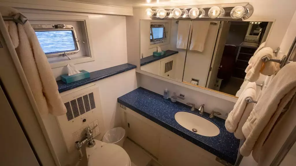 Sandpiper Cabin Bathroom aboard the Sea Star