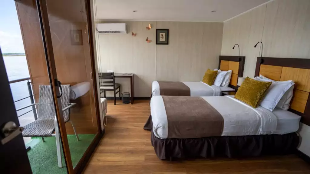 Deluxe Suite with twin beds aboard Anakonda