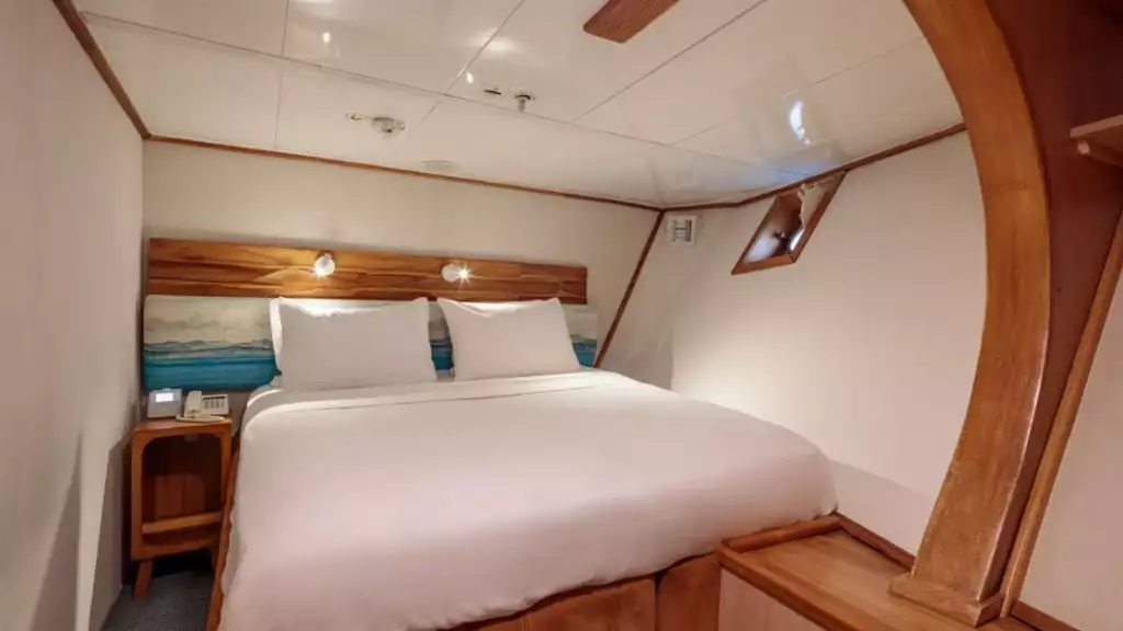 Standard cabin with double bed aboard Coral I