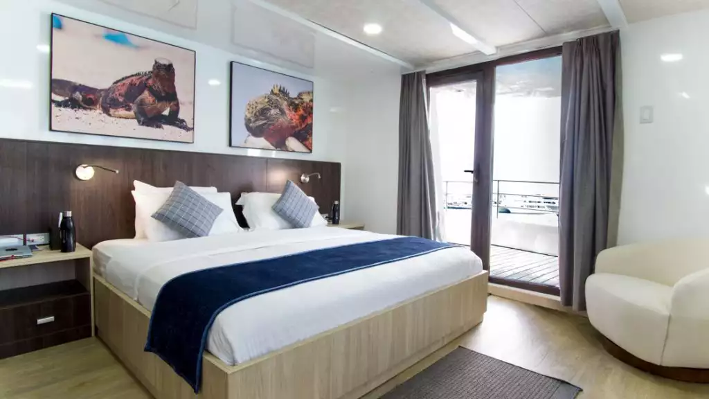 Upper Deck Suite (King-sized bed only) aboard Natural Paradise