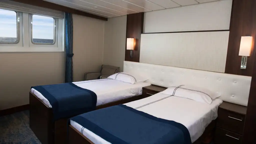 Deluxe Twin aboard MS Expedition. Photo by: Rogelio Espinosa