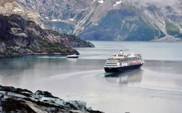 alaska cruise ship size