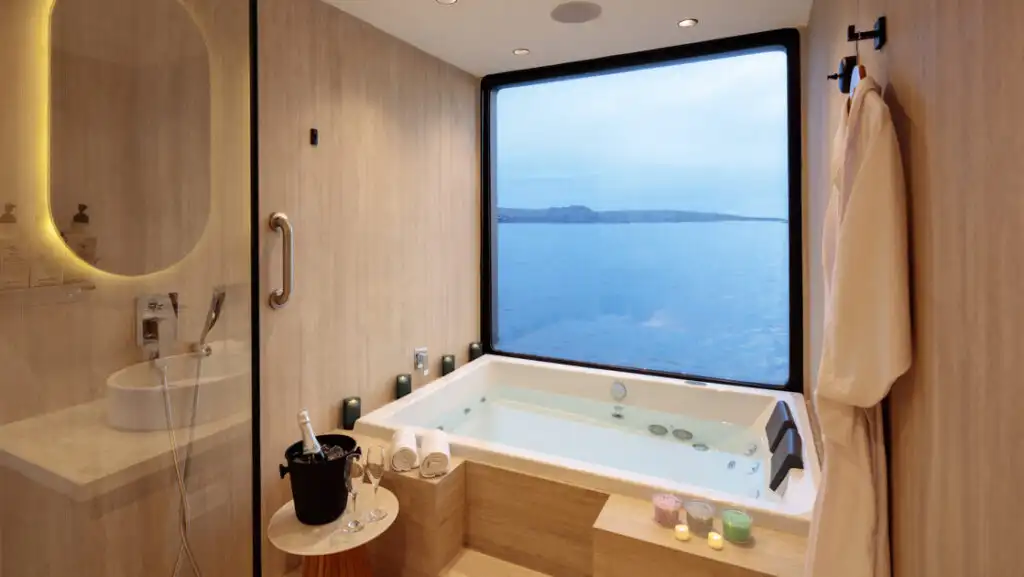 Double Suite bathroom aboard Hermes