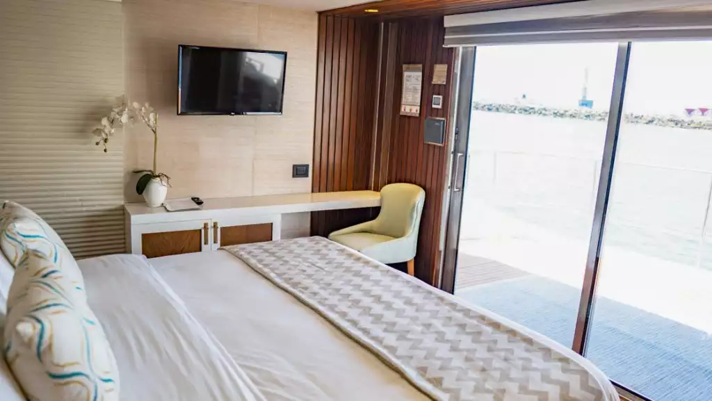 Veranda Stateroom #5 with king bed aboard Kontiki Wayra