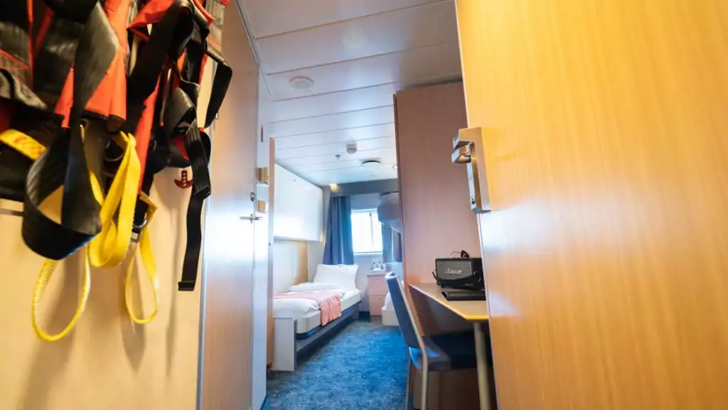 Triple Cabin aboard Quest. Photo by: Eirik Grønningsæter