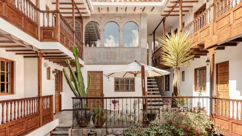 Courtyard of Andenes Boutique Hotel with wood accents and green plants for a calm and historic look